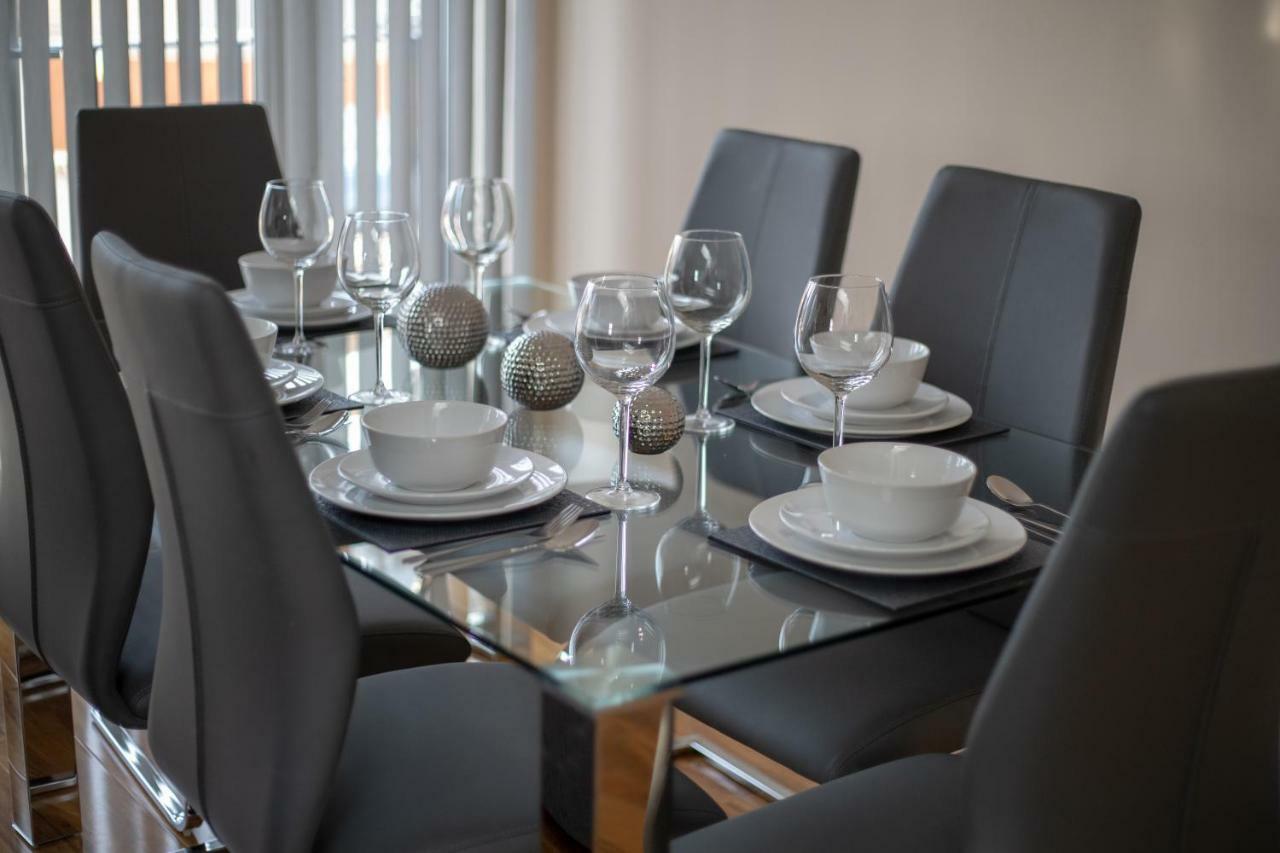 The Coach House - London Heathrow Serviced Apartments Stanwell Exterior foto